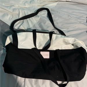 Vs duffle and tote with wristlet bundle